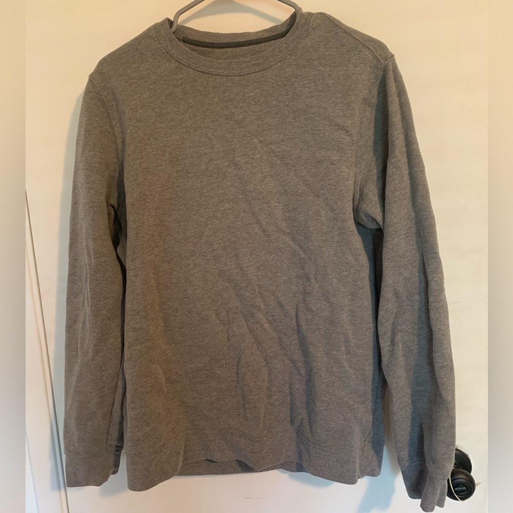 Gray sweatshirt